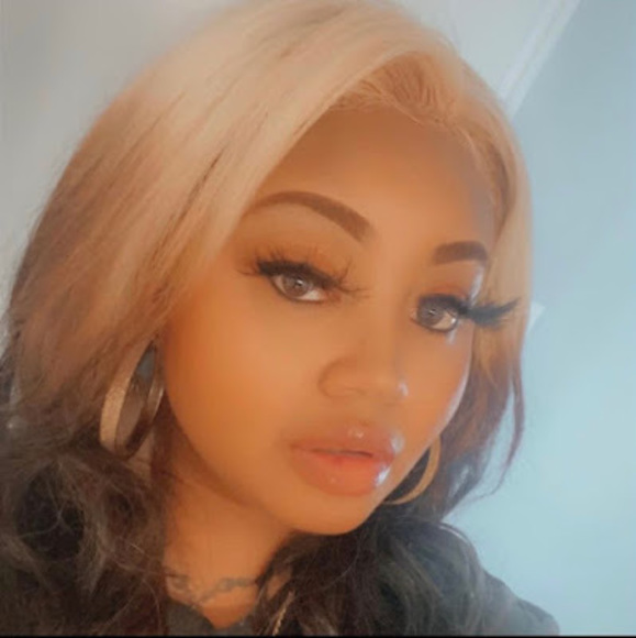 Meet your Posher, Connie - Picture 1 of 1